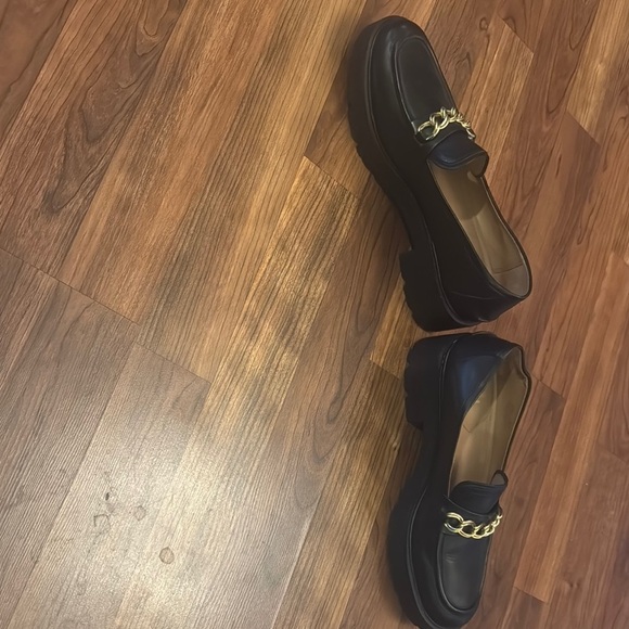 Sam Edelman Black Loafers with Gold Chain - Picture 3 of 7